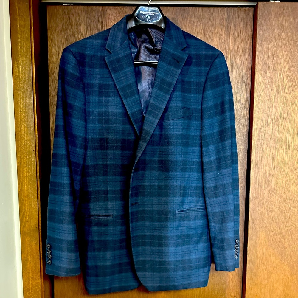 Couture Joseph Aboud Men’s 42R Plaid blazer.